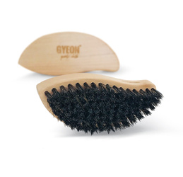 Gyeon Q2M LeatherBrush – szczoteczka do czyszczenia skóry z naturalnego końskiego włosia